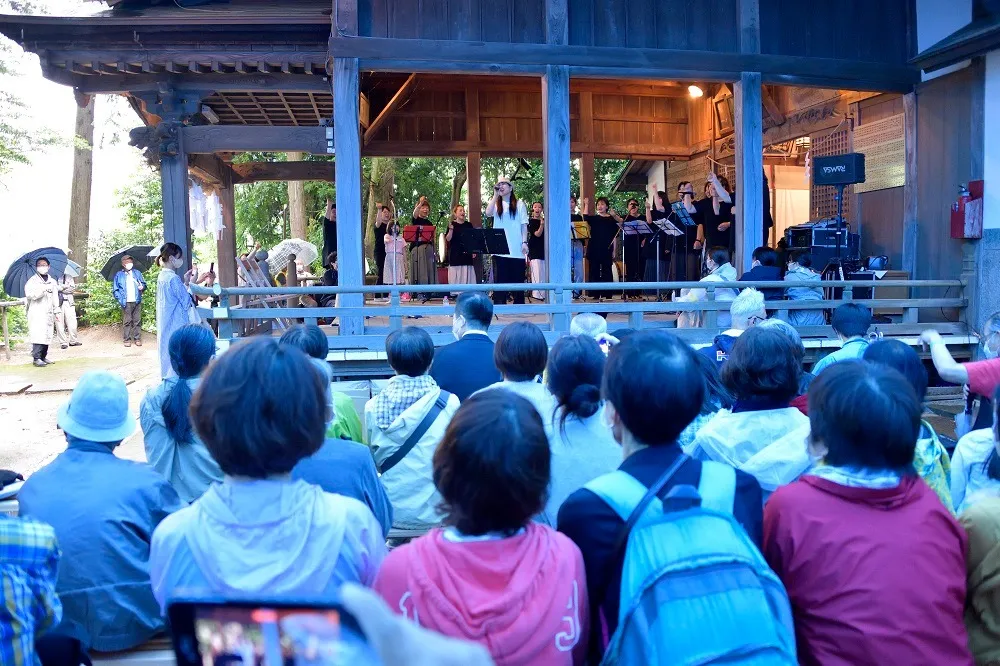 古建築の活用、神社の拝殿を音楽ステージに。